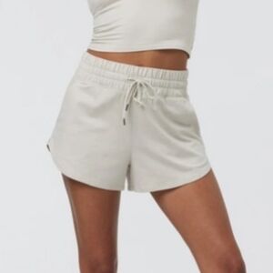 Vuori Halo Performance Shorts in Sand (Khaki/Tan) - Size Small (S)